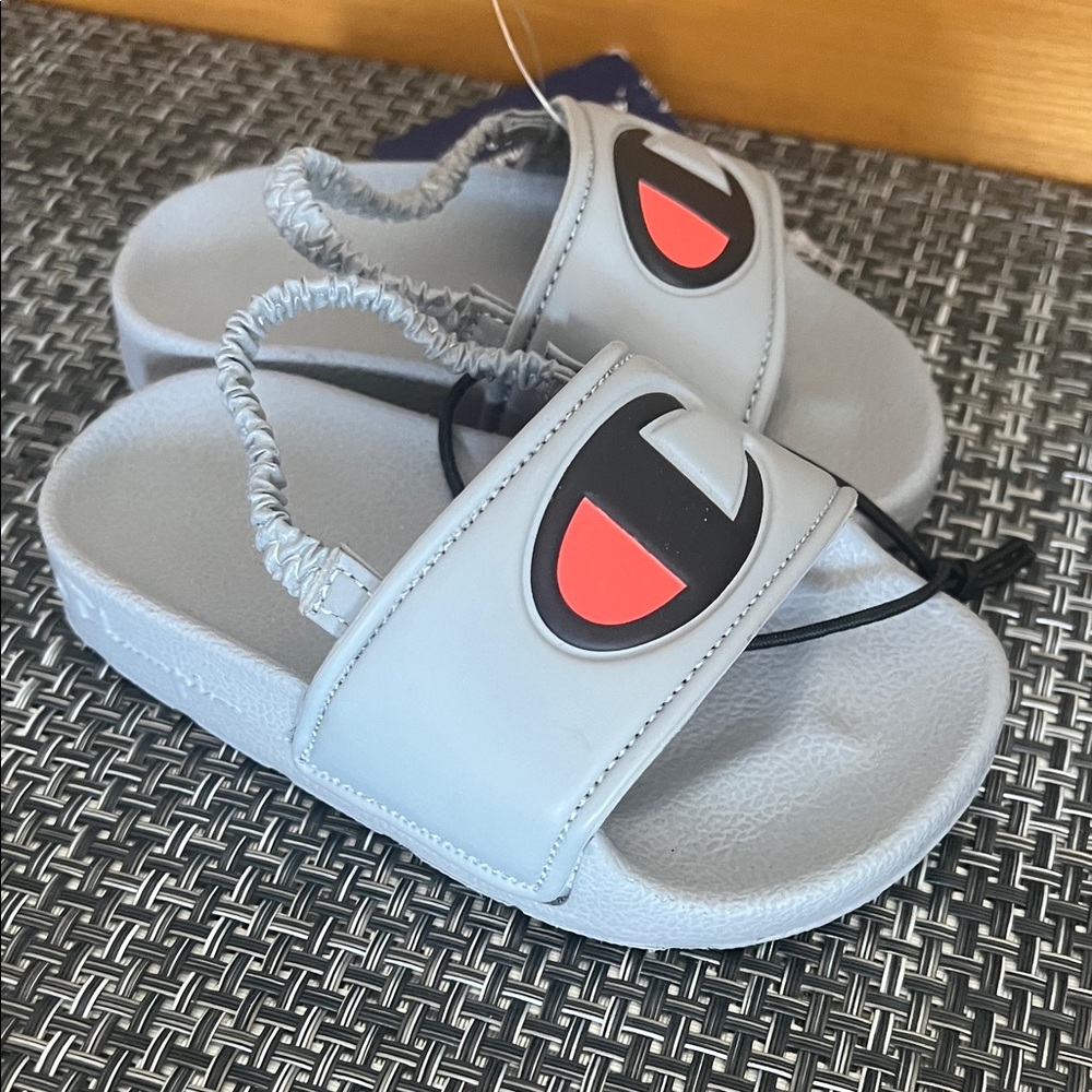 Champion Kids Slide Sandals - Light Gray with Red and Black Logo Size 5 NWT - Picture 5 of 6